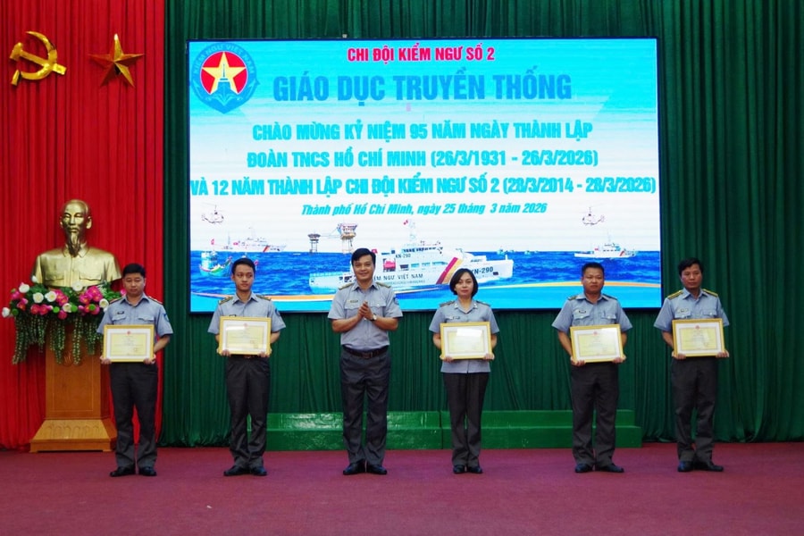 Chi đội Kiểm ngư số 2 giáo dục truyền thống, tôn vinh điển hình tiên tiến