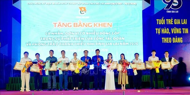 Khẳng định vai trò của tuổi trẻ trong phát triển kinh tế - xã hội