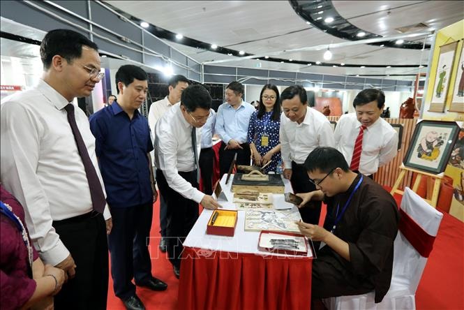 Vùng đất trăm nghề triển lãm sản phẩm thủ công mỹ nghệ