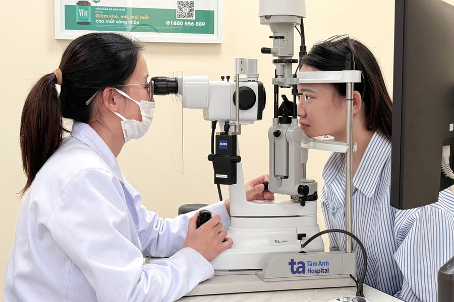 Mắt mờ như có màng che cảnh báo bệnh gì?