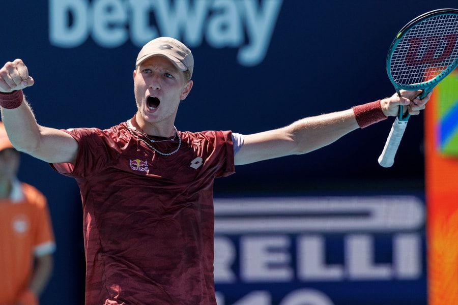 Tay vợt số 151 thế giới gây sốc ở Miami Mở rộng