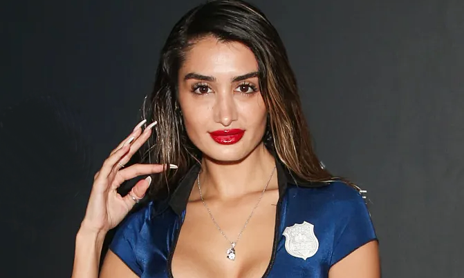 Người mẫu bị cáo buộc dụ tình nhiều đàn ông lớn tuổi giàu có