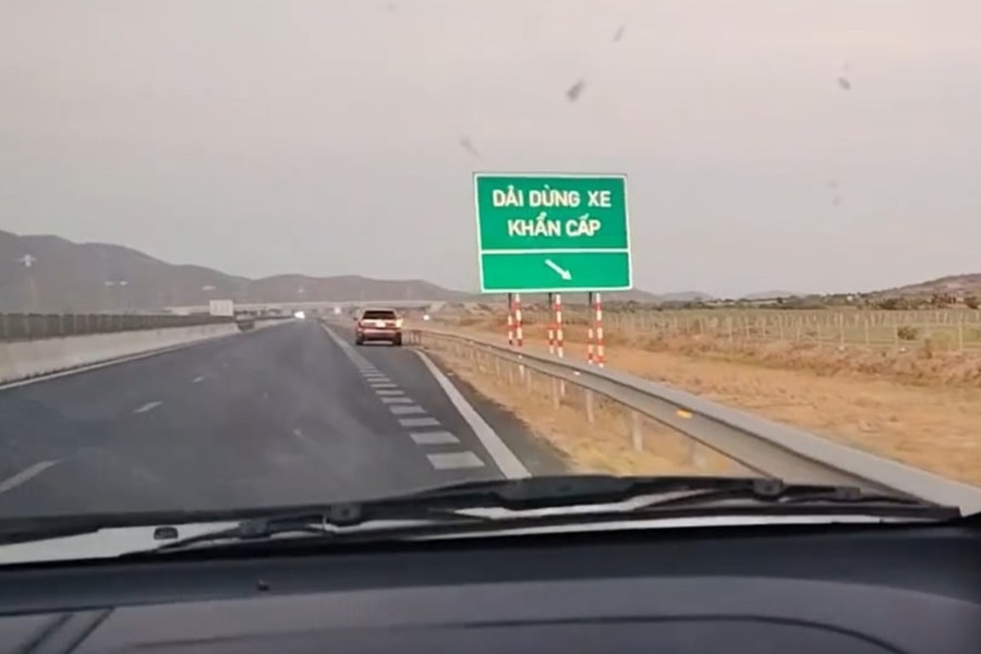 Dừng xe ngủ trên cao tốc, tài xế bị phạt 21 triệu đồng