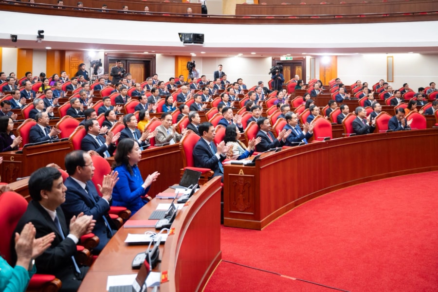 Đại biểu tại phiên bế mạc Hội nghị Trung ương 2 khóa 14