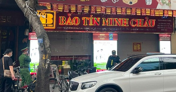 Cửa hàng vàng của Bảo Tín Minh Châu đột ngột đóng cửa, lực lượng chức năng xuất hiện