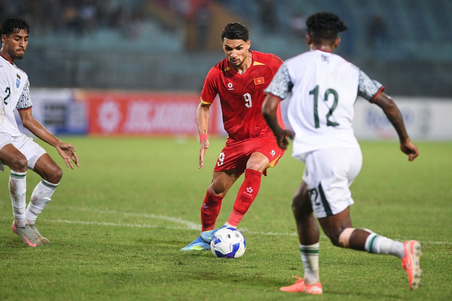 Ra mắt tuyển Việt Nam, Đỗ Hoàng Hên chơi bùng nổ trước Bangladesh