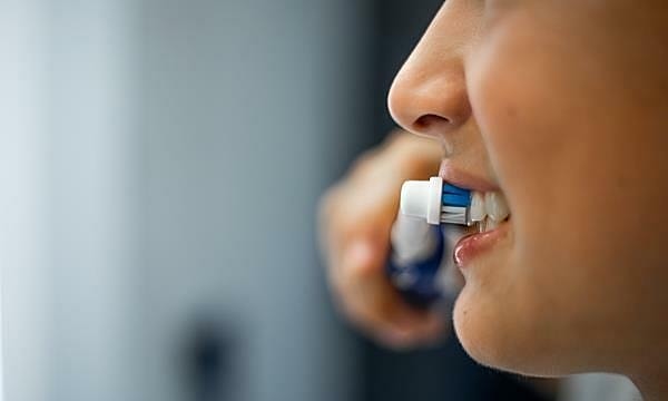 Bỏ đánh răng sáng hay tối nguy hiểm hơn?