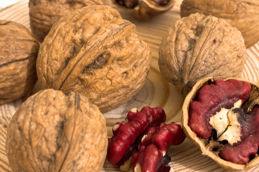 Vì sao nên ăn hạt óc chó thường xuyên?