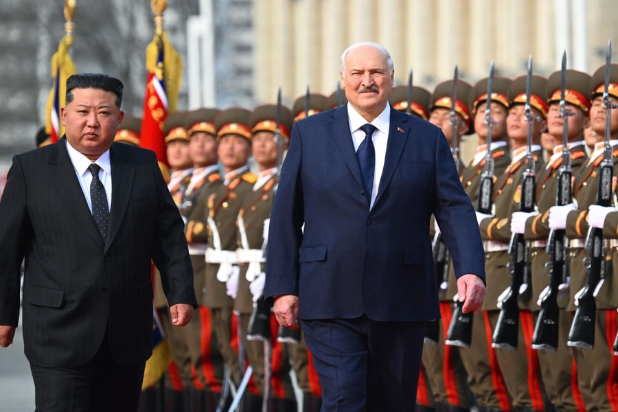 Triều Tiên bắn 21 loạt đại bác đón Tổng thống Belarus