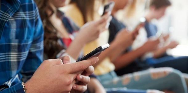 Đừng để internet, trò chơi điện tử đánh cắp tuổi thơ của trẻ