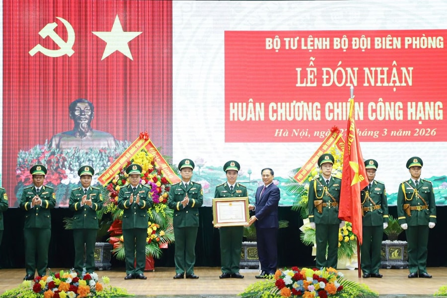 Bộ đội Biên phòng đón nhận Huân chương Chiến công hạng Nhất