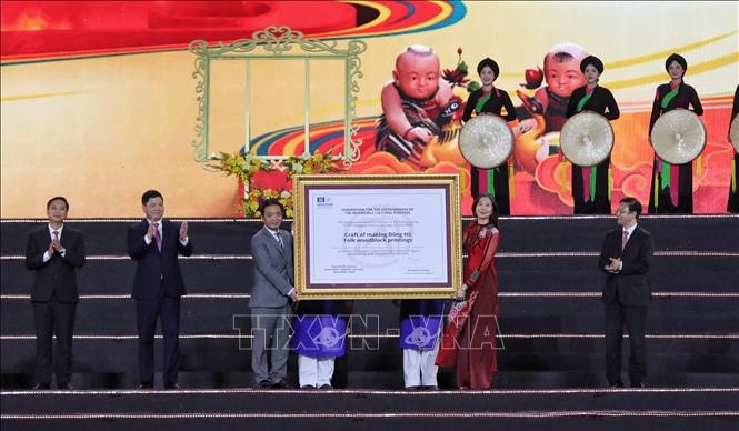 Đón nhận Bằng UNESCO ghi danh Nghề làm tranh dân gian Đông Hồ