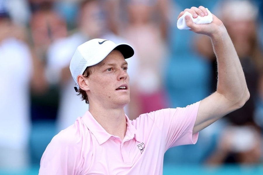 Sinner nối dài kỷ lục, vào bán kết Miami Mở rộng