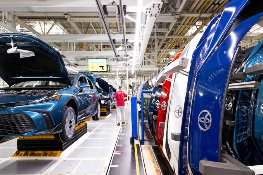 Toyota đổ thêm tiền sản xuất xe điện