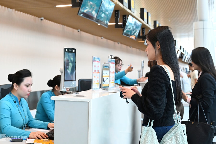 Du khách thấp thỏm sợ bị hủy vé máy bay