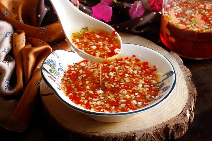 Cách pha nước mắm chua ngọt tỏi ớt luôn nổi