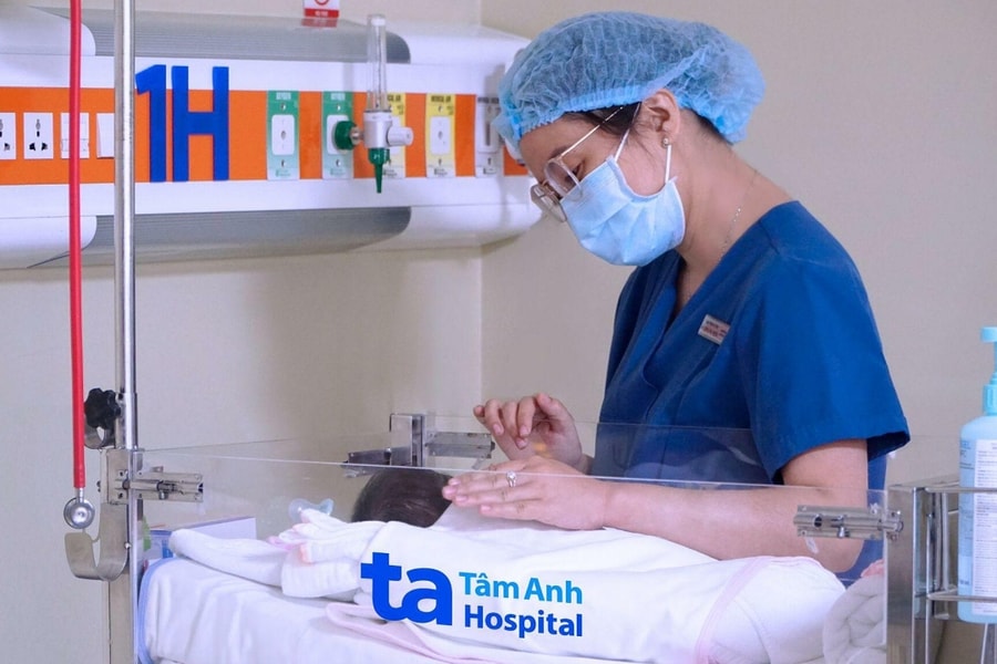 Trẻ sơ sinh hay giật mình khi ngủ có đáng lo?