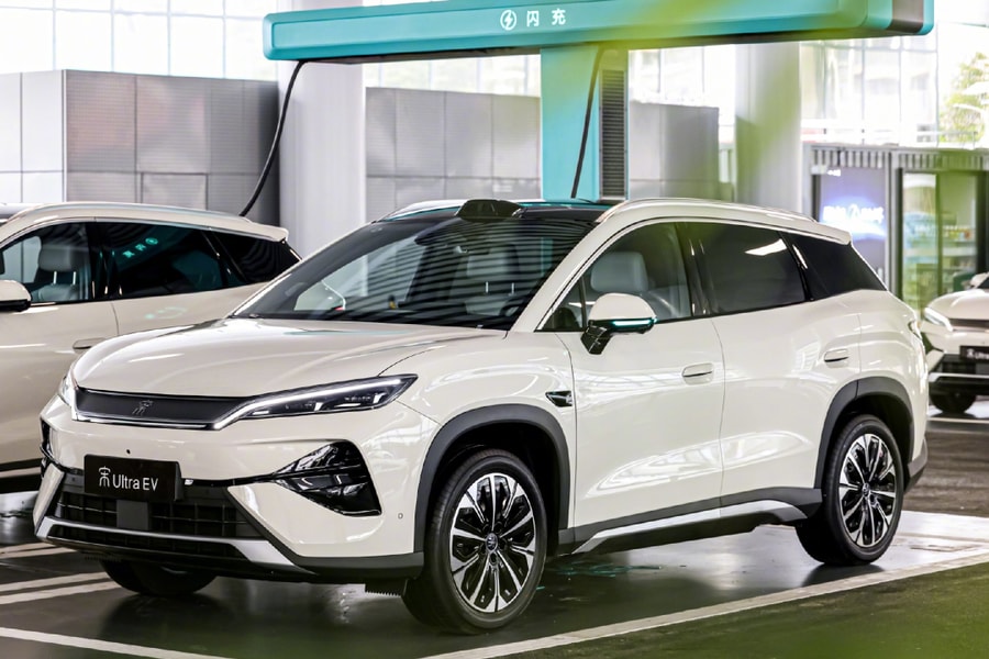 BYD Song Ultra - xe điện sạc nhanh 9 phút, giá 21.000 USD