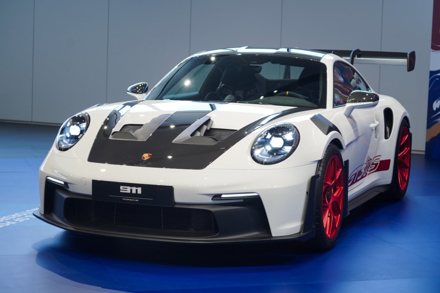 Porsche 911 GT3 RS Weissach - xe đua đường phố giá hơn 21 tỷ đồng