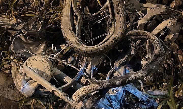 Va chạm với tàu hỏa, hai người chết