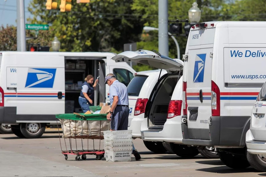 Bưu điện Mỹ lần đầu phụ thu vì giá nhiên liệu tăng