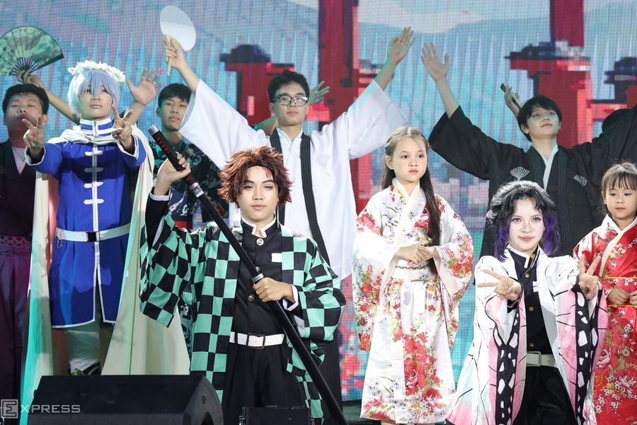 Học sinh chuyên đưa cosplay Nhật, múa Hàn, nhạc kịch Mỹ lên sân khấu