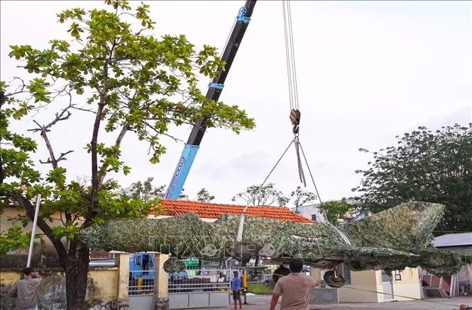 Di dời để bảo tồn chiếc máy bay tiêm kích MiG-21 sau 4 thập kỷ bị 'bỏ quên'