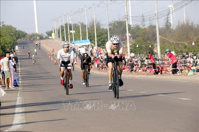 Hấp dẫn Giải đấu 3 môn phối hợp trên cung đường ven biển Hòa Thắng