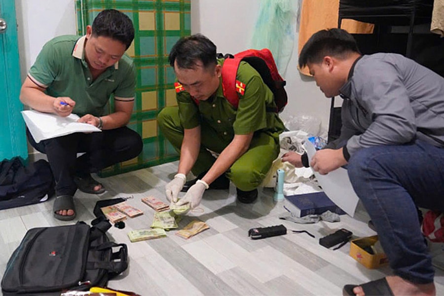 Hai giang hồ cầm súng cướp 1,85 tỷ đồng ở ngân hàng bị truy tố