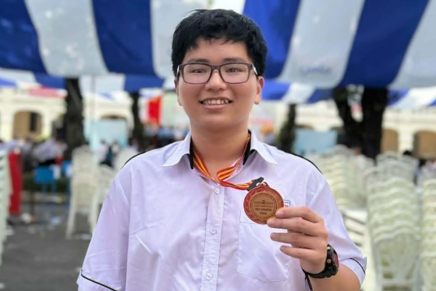 Nam sinh chuyên Toán đạt điểm SAT cao nhất thế giới, 8.0 IELTS