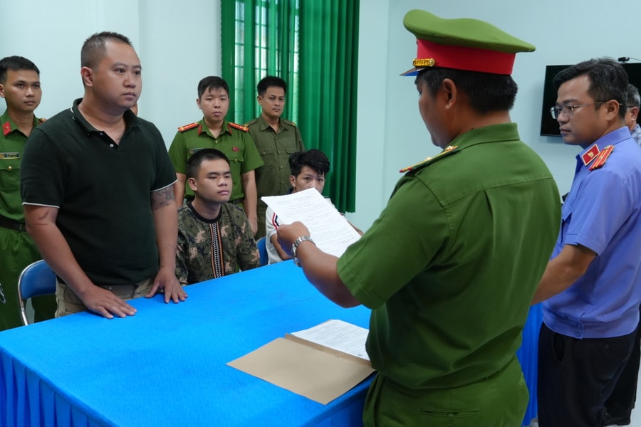 Nhóm người đập phá ôtô 'vì hiểu nhầm' bị bắt