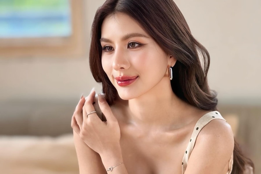 Ca sĩ 33 tuổi đăng quang Hoa hậu Hòa bình Thái Lan