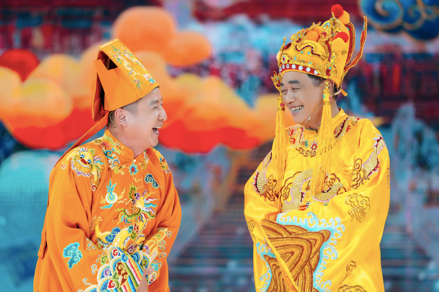 Táo quân 'trái mùa' gây sốt với loạt thoại hài hước