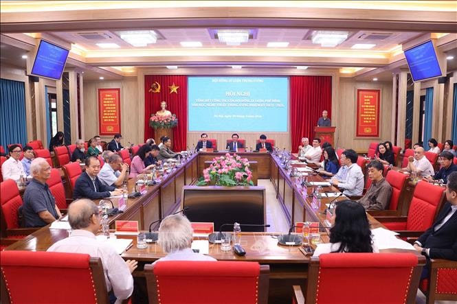 Nâng tầm, định vị vai trò lý luận, phê bình văn học, nghệ thuật trong kỷ nguyên mới