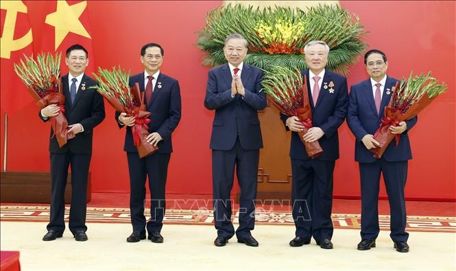 Tổng Bí thư Tô Lâm chủ trì Lễ trao tặng Huân chương Quân công và Huy hiệu Đảng