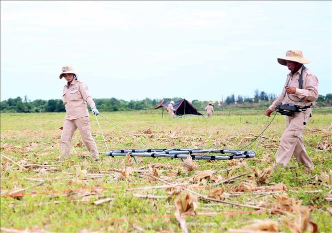 Thúc đẩy lồng ghép giới trong công tác khắc phục hậu quả bom mìn sau chiến tranh