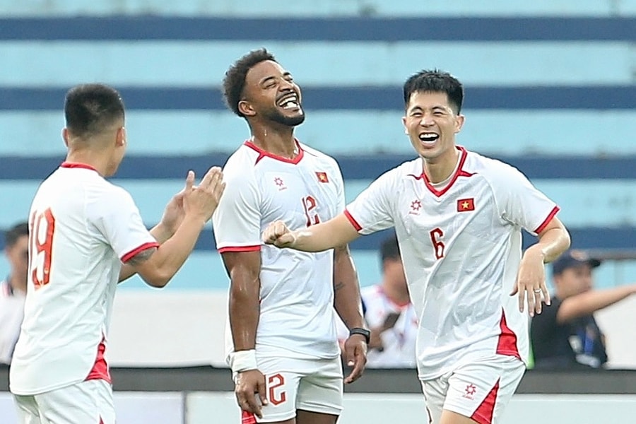 Xuân Son quyết ghi bàn vào lưới Malaysia để mừng sinh nhật