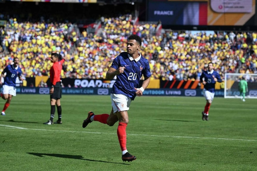 Pháp thắng bằng đội hình hai trước Colombia