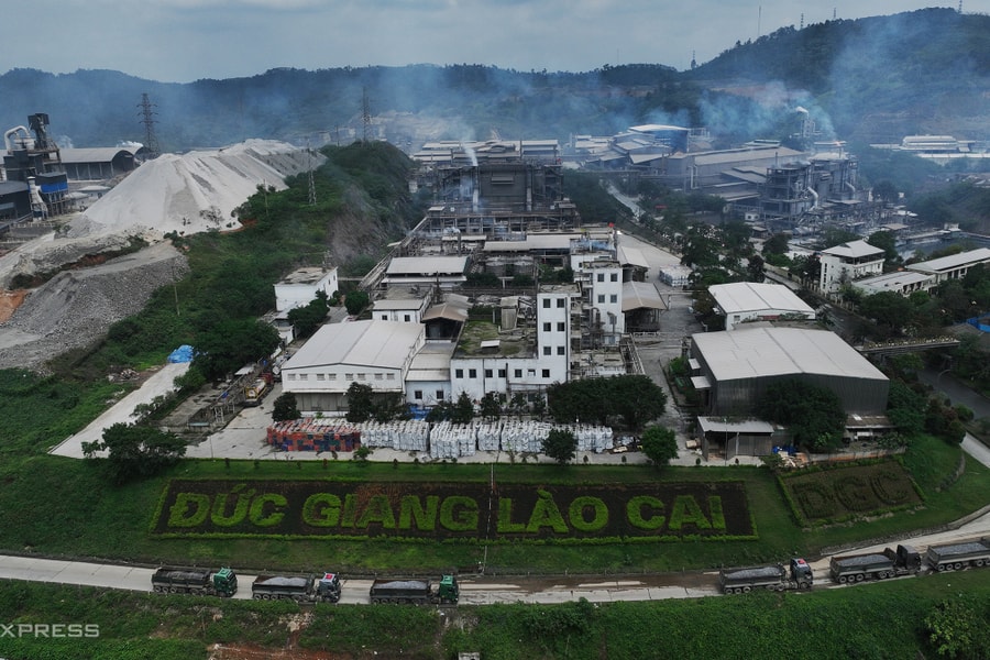 Khói bụi bủa vây người dân ở gần nhà máy hoá chất Đức Giang - Lào Cai