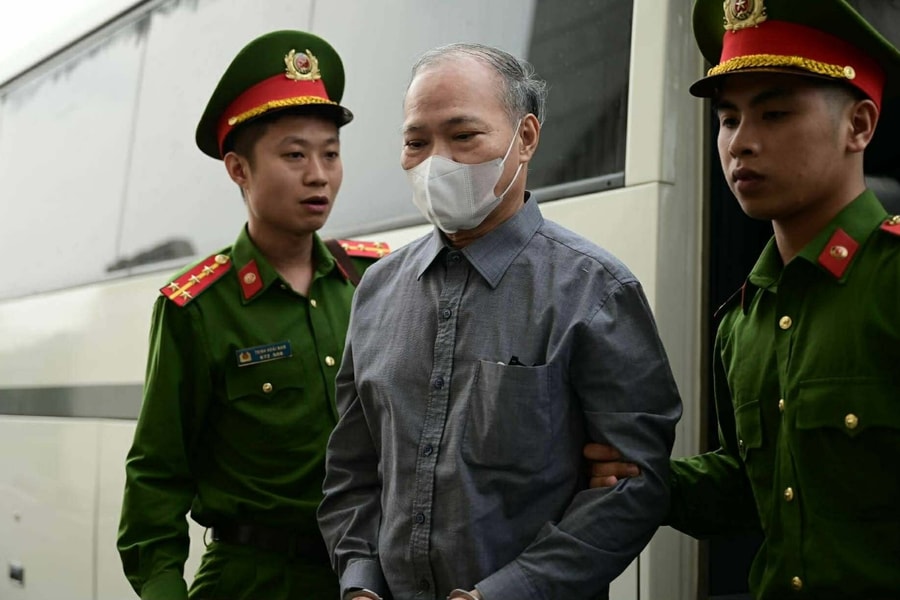 Cựu Thứ trưởng Nông nghiệp ra tòa trong vụ nhận 'quà' 4,5 tỷ đồng