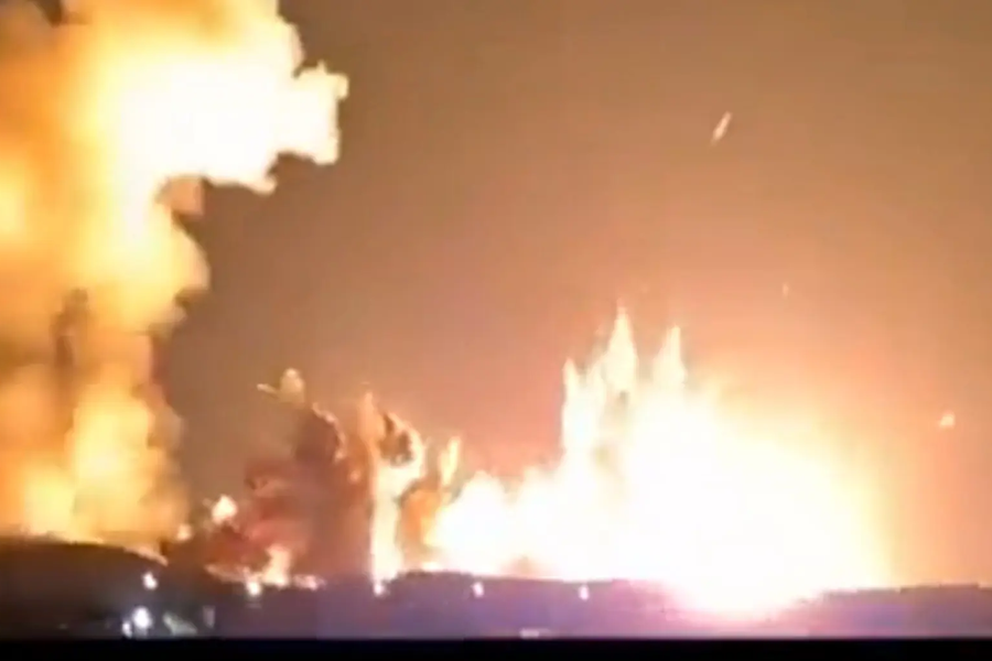 Ông Trump đăng video khu dự trữ uranium của Iran 'hoá biển lửa' trong đêm