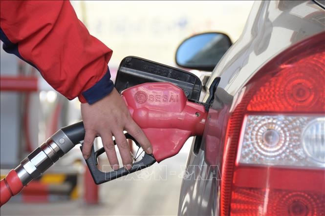 Giá dầu biến động giằng co trước khả năng hạ nhiệt xung đột tại Iran