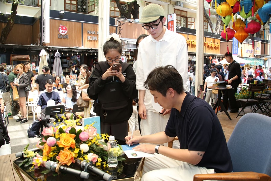 Loạt sách mới ra mắt truyền cảm hứng sống tích cực đến độc giả