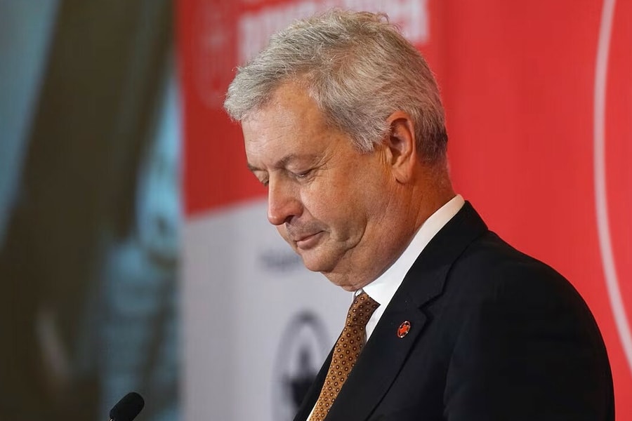 CEO Air Canada từ chức sau tranh cãi về thông điệp chia buồn