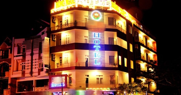 Nhà hàng, khách sạn tắt hoặc giảm tối thiểu 50% công suất chiếu sáng quảng cáo giờ cao điểm