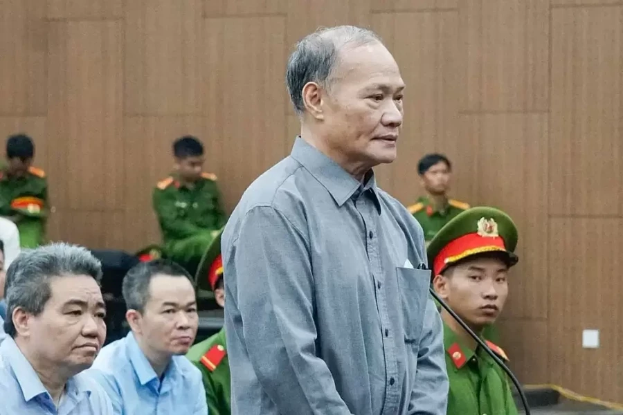 Cựu thứ trưởng: Hối hận vì nhận tiền 'trong giây phút không chín chắn'