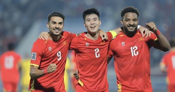 Xuân Son lập cú đúp giúp tuyển Việt Nam đánh bại Malaysia