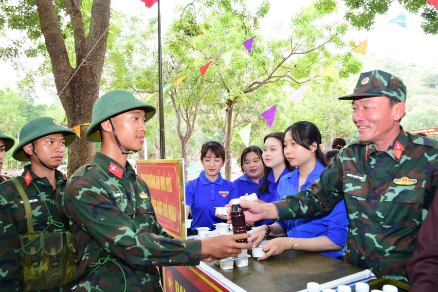Lan tỏa nghĩa tình quân - dân từ chương trình 'Tiếp sức mùa huấn luyện 2026'