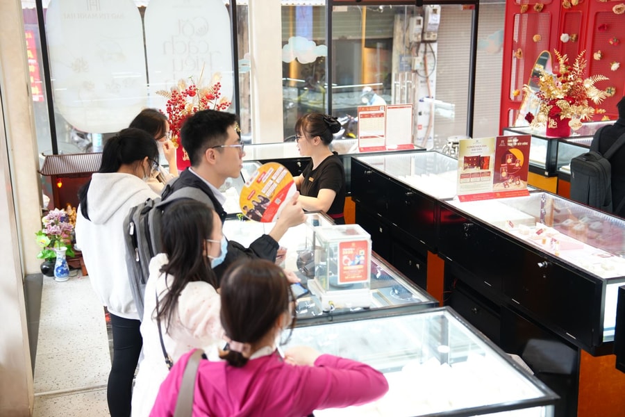 Giá vàng tiếp tục giảm, chuyên gia cảnh báo rủi ro đầu tư