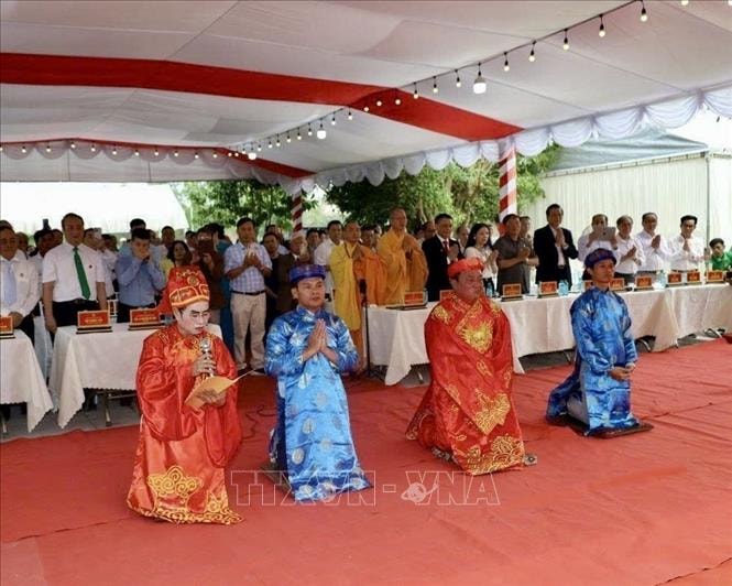 Dâng hương tưởng niệm Thánh Nguyên Hoàng đế Hồ Quý Ly